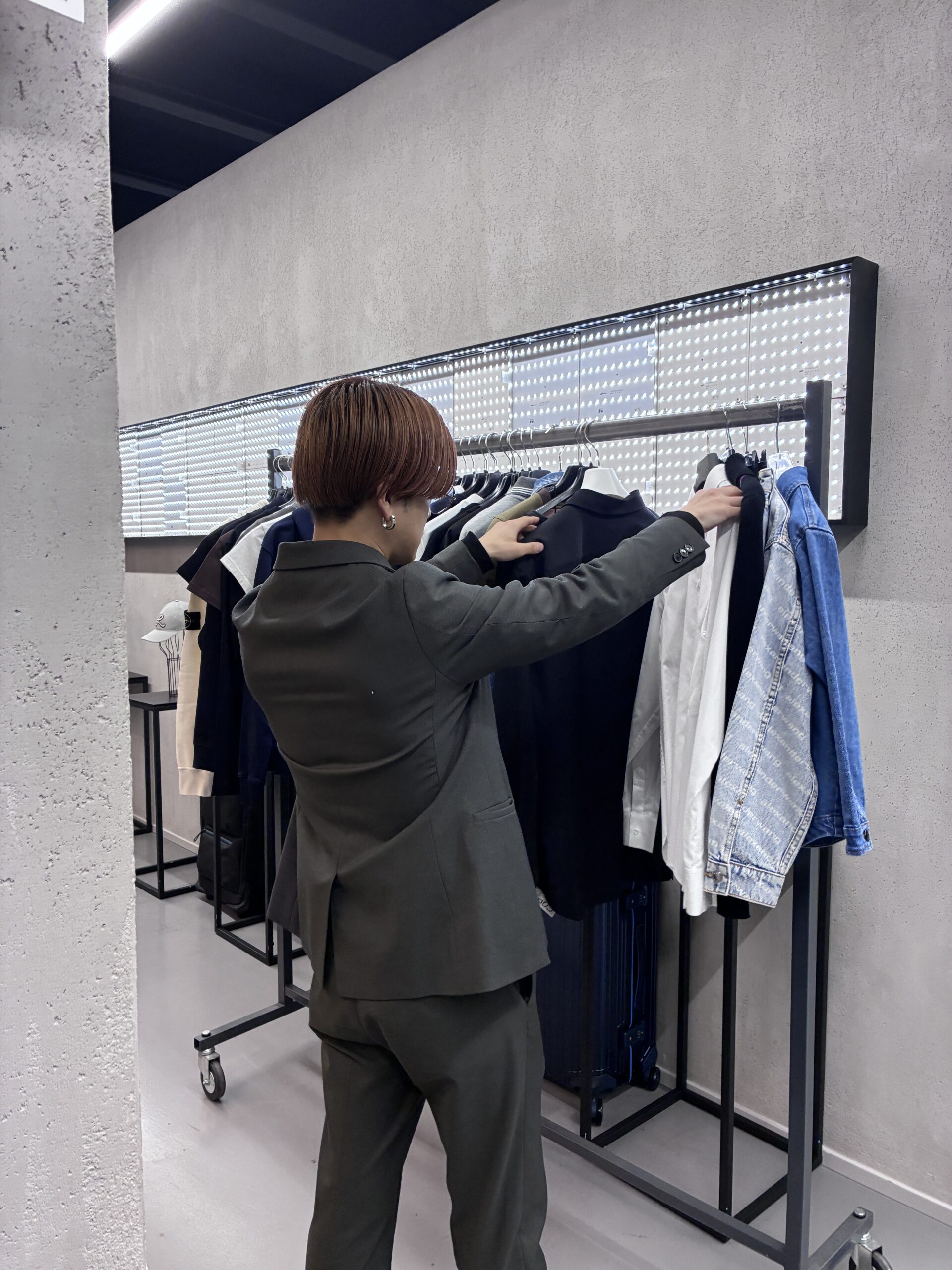 欧州正規販売店にて買い付け